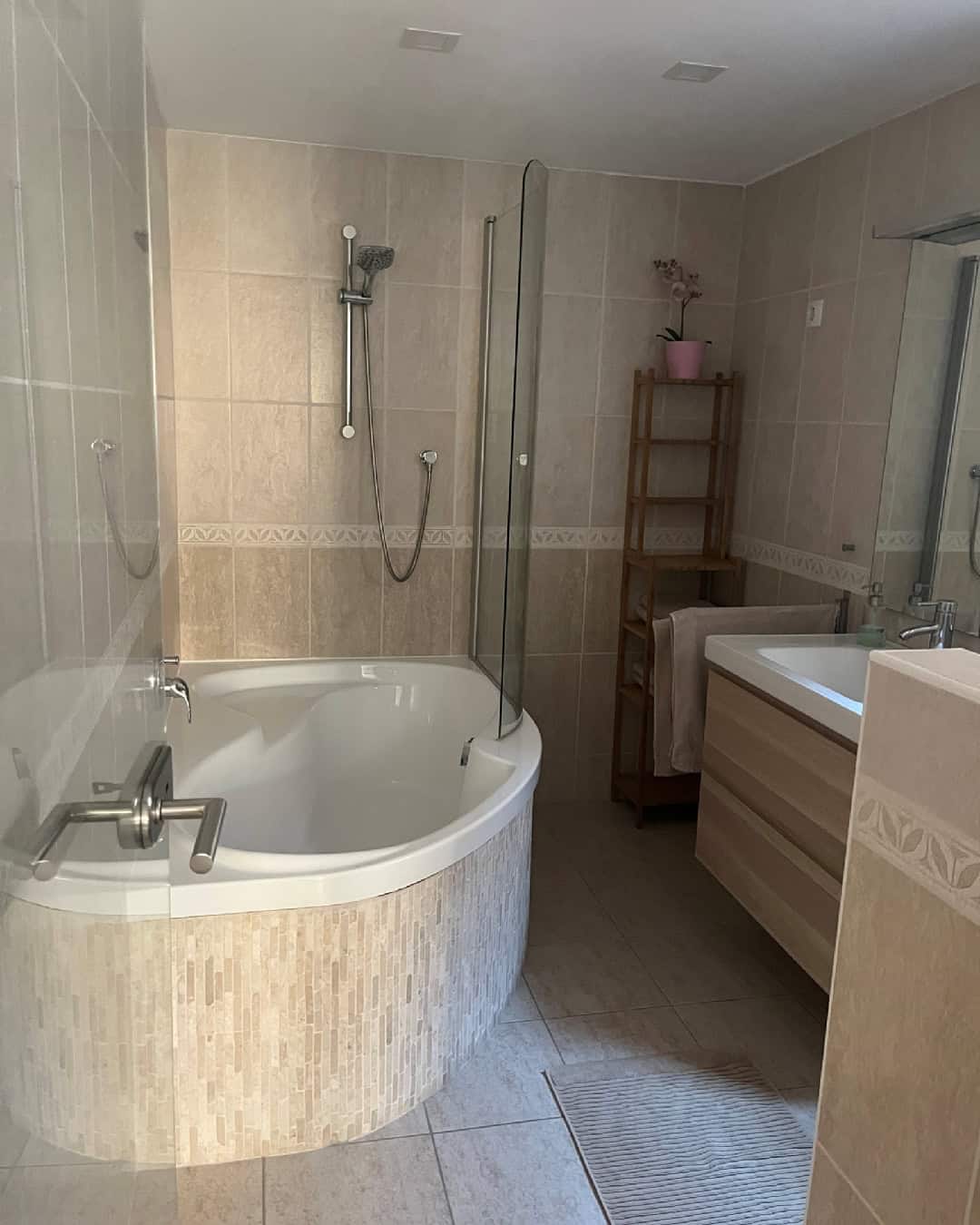 Bianka Apartman Badacsony fürdőszoba sarokkáddal